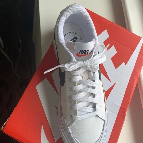 COPY - Nike - Picture 2 of 6